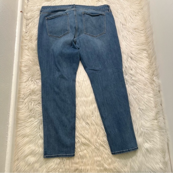 Old Navy Mid-Rise Power Slim Straight Jean Willow Wash 18 - Picture 6 of 11